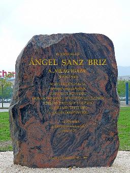 Monumento en Budapest a Ángel Sanz Briz